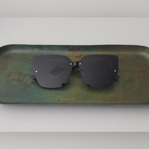 Italian Designer Red/Green Stripe Big Oversized Black Rivets Sunglasses NEW - Picture 5 of 9